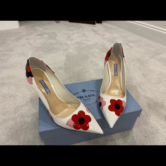 Prada size 39 Vernice Fiori Heels - Picture 4 of 8